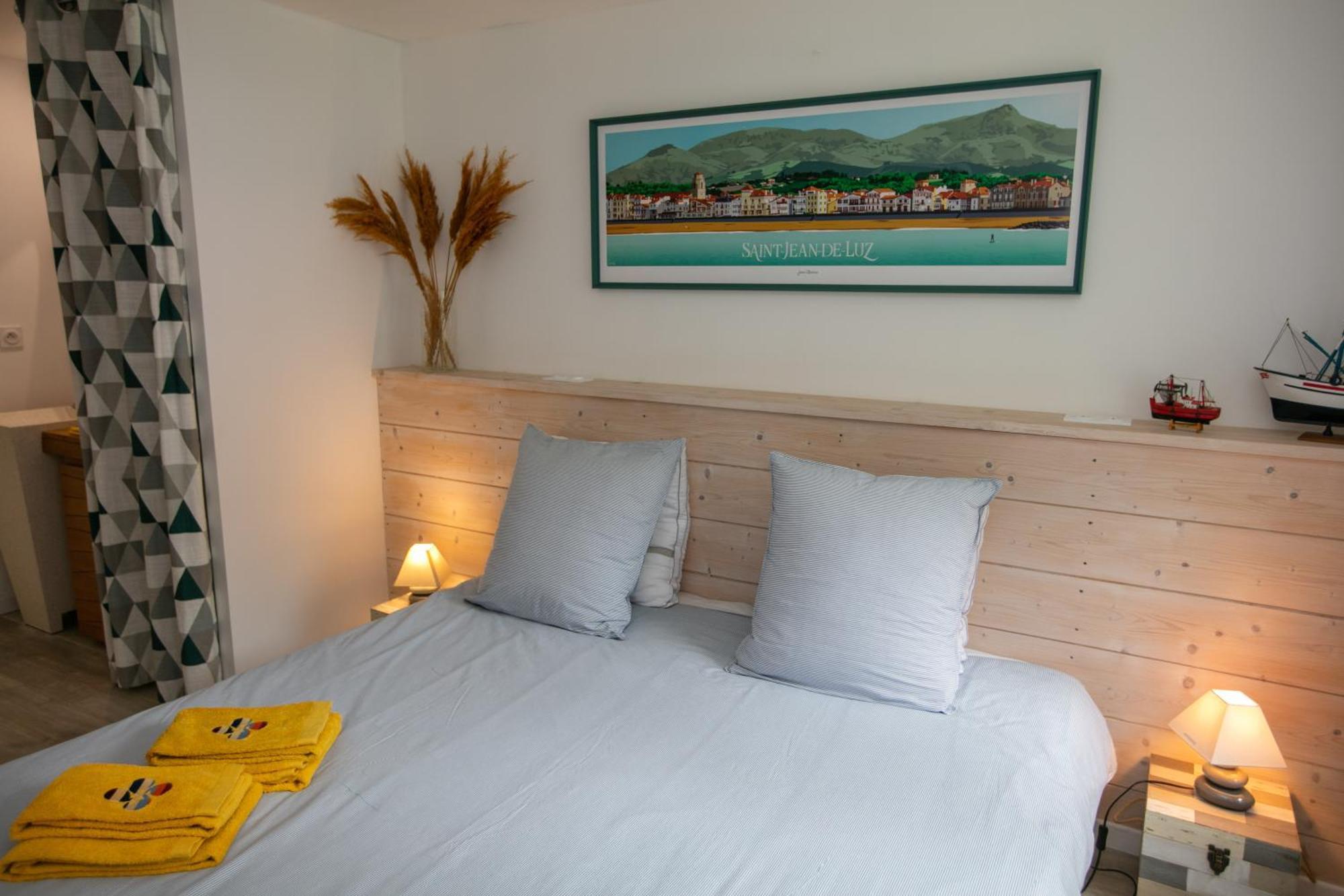 Bed and Breakfast Erreka Txikia Urrugne Zimmer foto